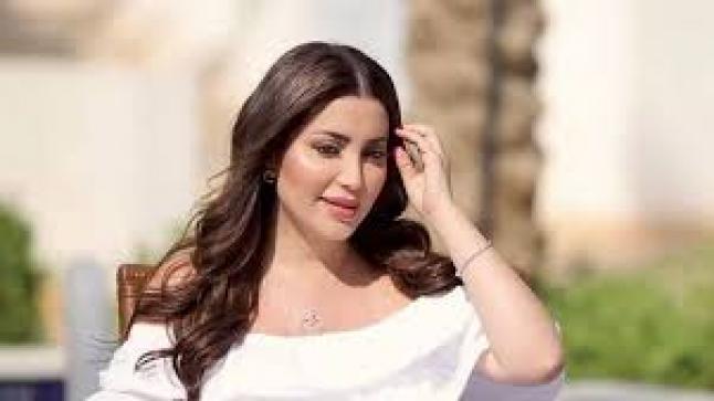 نسرين طافش من داخل سيارتها الفارهة: ركز طاقتك و تفكيرك على ما تر
