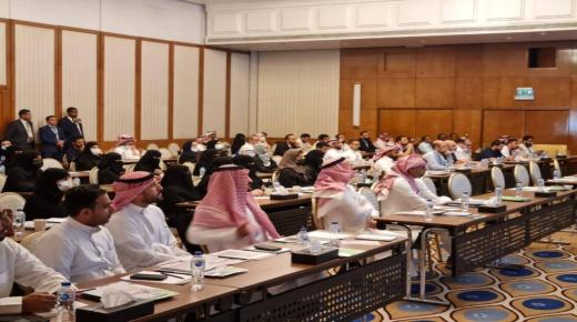 الطفيل يحاضر عن الممارسات الخاطئة في استخدام الأدوية العشبية بالخبر