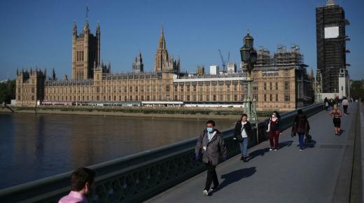 “من الألوان إلى عالية ومنخفضة الخطورة”.. بريطانيا تغير قيود السفر