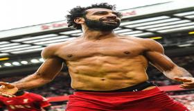 أسطورة حراسة المرمى في ليفربول: صلاح سيتفوق على رونالدو في سباق الحذاء الذهبي الإنجليزي