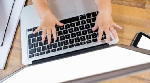 خبير صحي ينشر امنعوا أطفالكم من السهر أمام الإلكترونيات