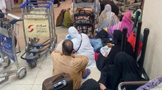 «الصالة الشمالية» بجدة.. تكدس وافتراش مسافرين