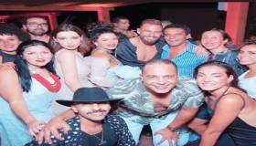 من الجونة.. آسر ياسين ينشر صورة مع فناني “بـ100 وش”: العصابة المجدع رزق