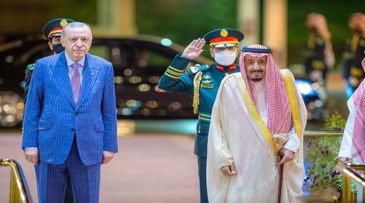 خادم الحرمين الشريفين يستقبل الرئيس التركي.. ويُقيم مأدبة عشاء رسمية تكريمًا لفخامته