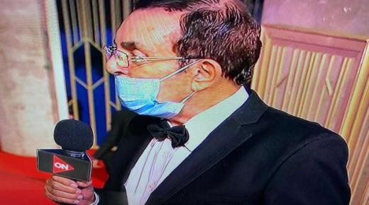 سمير صبري يحرج إعلامية على الهواء: “مش لبسه كمامة ليه”