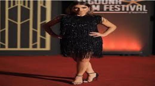 روجينا ترتدي فستان شراشيب بإطلالتها بمهرجان “الجونة”