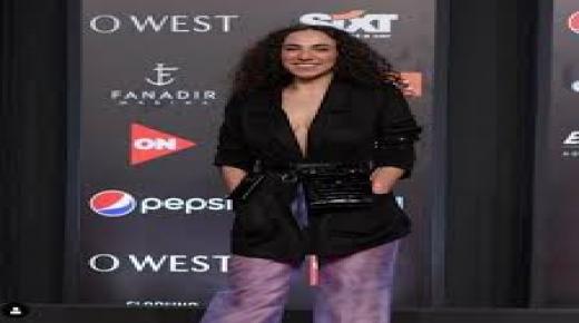 زينب غريب بنطلون شيفون بدون بطانة.. يكشف جسدها