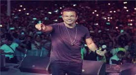 ظهور من البحر لعمرو دياب يغني “يوم تلات”