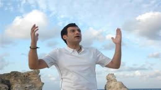 مصر تحيا.. وتحيا مصر.. إيهاب توفيق يغني “100 تحية” للجيش المصري