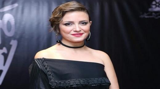 ريهام عبد الغفور في إطلالة مثيرة.. مكشوفة الصدر