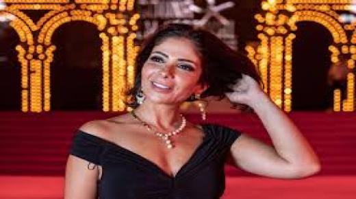 بسبب “تقاطع طرق”.. منى زكي تطلب تأجيل تصوير “نمرة 2”