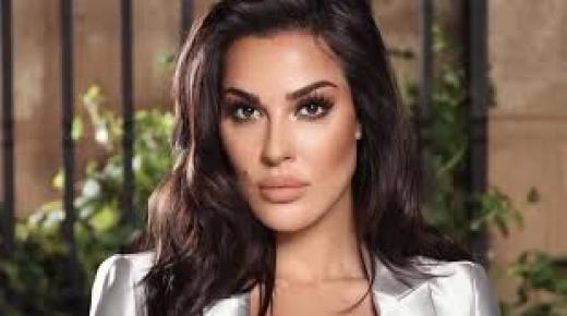 نادين نسيب نجم تنشر صورة مع طفليها: صباح الخير.. من مار شربل فاريا